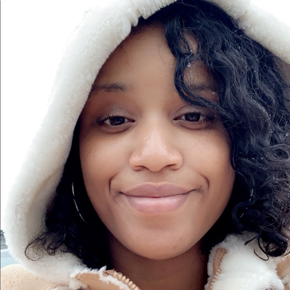 Meet your Posher, Krystal - Picture 1 of 1